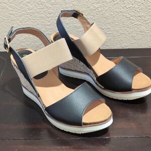 New In Box Sofia Genuine Leather 3.5" Wedge Shoes by European Heels Size 9 / 40